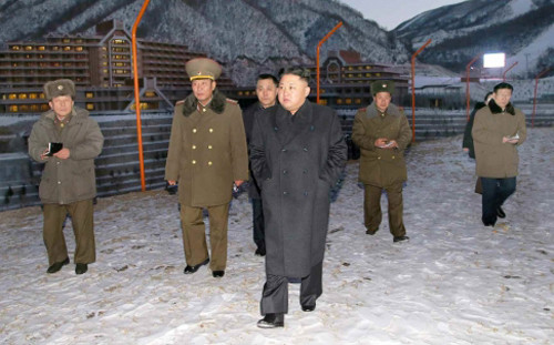 Nhà lãnh đạo Kim Jong-un lần đầu xuất hiện trước công chúng sau vụ thanh trừng gây chấn động cả trong và ngoài nước. Theo đó, hãng thông tấn KCNA đăng tải hình ảnh về chuyến thị sát của Kim Jong-un đến khu nghỉ dưỡng trượt tuyết Masik ở thành phố biển phía đông Wonsan. Trong đoàn tháp tùng nhà lãnh đạo trẻ có ông Hwang Pyong-so và Ma Won-chun, hai phó chủ nhiệm Ủy ban Trung ương đảng Lao động Triều Tiên.