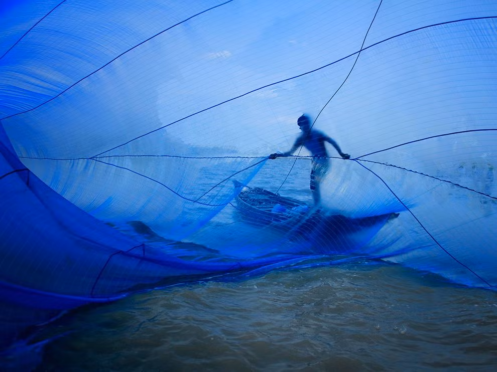 Bức ảnh mô tả vẻ đẹp của ngư dân ở Bangladesh.