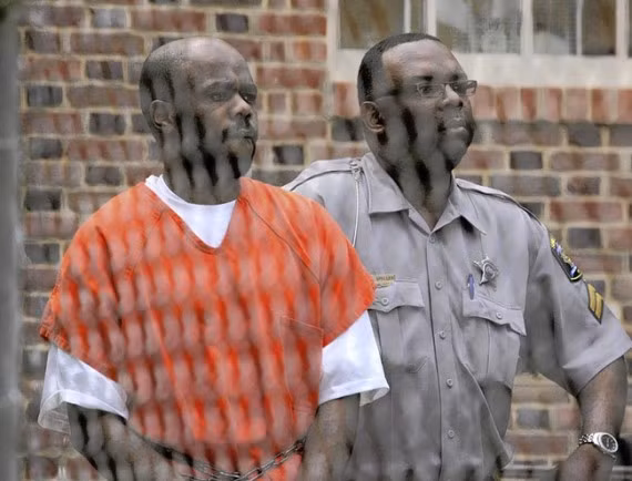 7. Kẻ giết người hàng loạt ở quận Edgecombe, Mỹ (10 nạn nhân). 10 phụ nữ da đen trong vùng đã biến mất kể từ năm 2005, trong đó 9 người được xác nhận bị giết hại. Điểm chung là các nạn nhân đều hành nghề mại dâm và lạm dụng chất gây nghiện. Năm 2011, người đàn ông tên là Antwan Maurice Pittman bị bắt và bị kết án, nhưng gần như tất cả mọi người đều tin, đây không phải hung thủ thực sự.