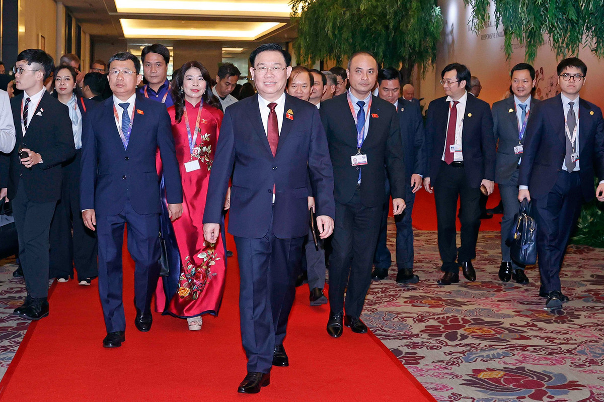 Chu tich Quoc hoi Vuong Dinh Hue du Le Khai mac AIPA-44