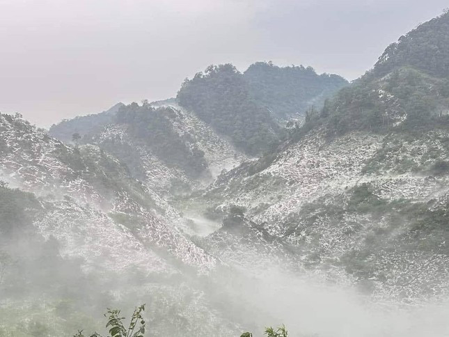 Mua da khung khiep phu trang mat dat tai Hoa Binh va Son La