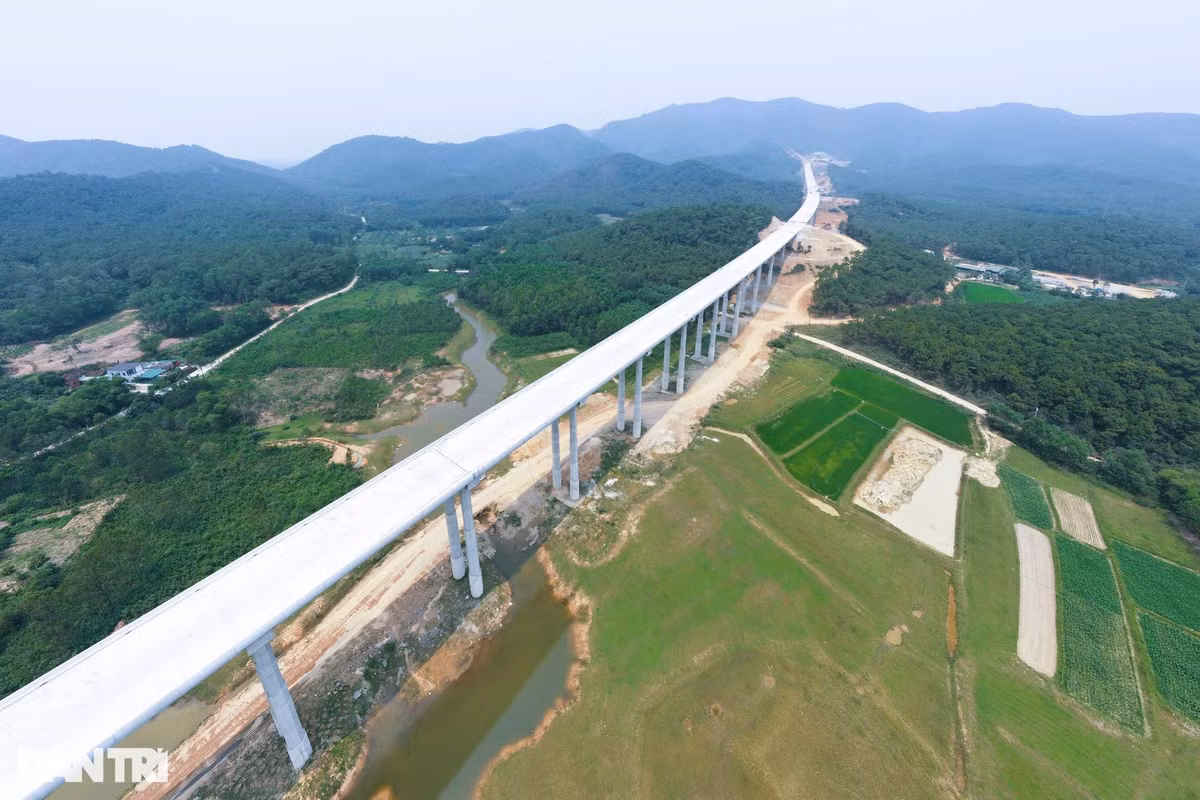 Cầu Ồ Ồ mỗi nhịp dầm Super T có chiều dài 40m.