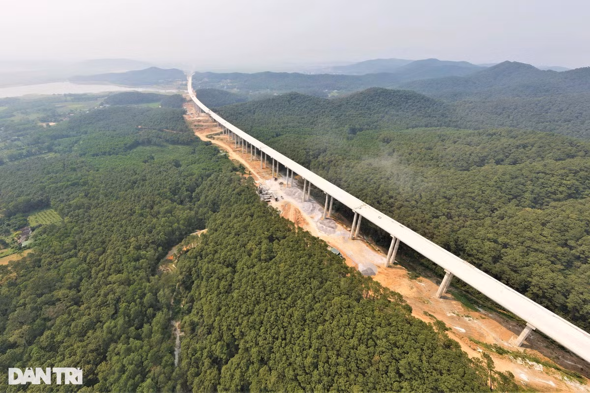 Cầu Thần Vũ 2 đi qua địa bàn xã Nghi Đồng, huyện Nghi Lộc, Nghệ An. Thời gian khoan cọc nhồi đầu tiên vào ngày 1/5/2022.