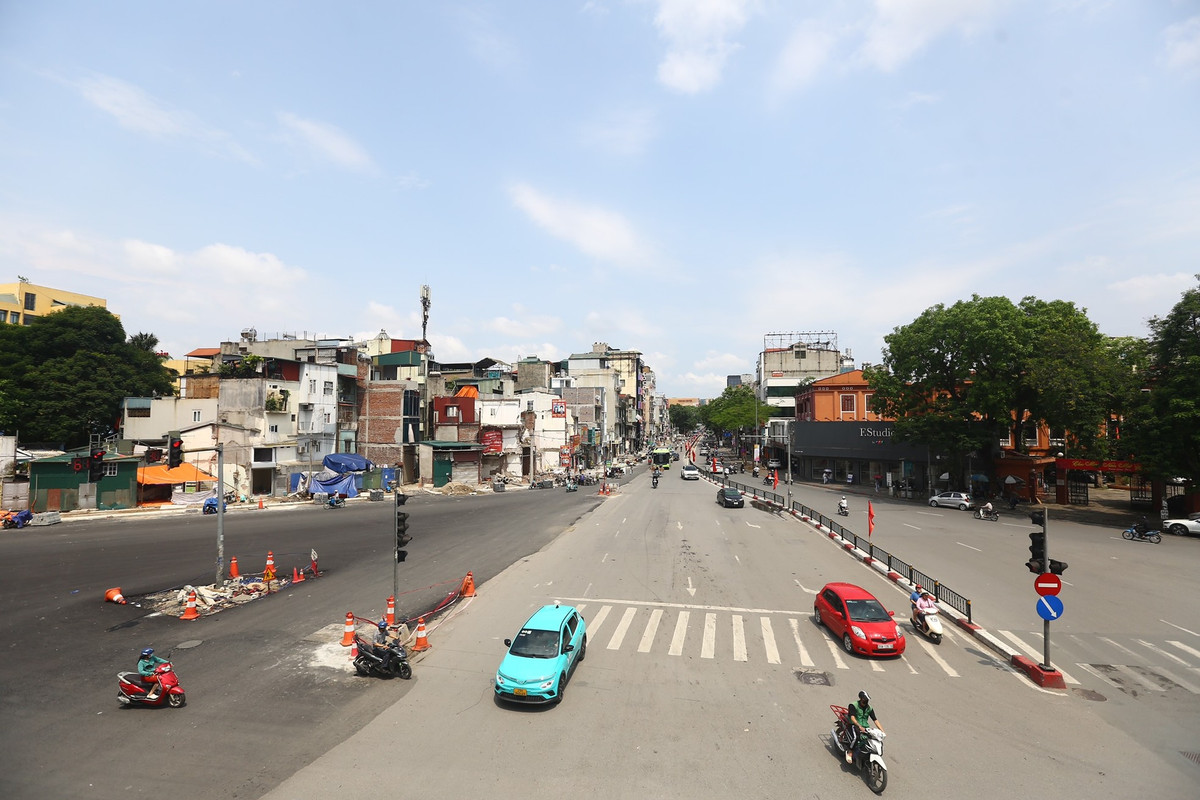 Dự án có tổng mức đầu tư trên 535 tỉ đồng. Trong đó hơn 470 tỉ đồng cho công tác giải phóng mặt bằng với quy mô diện tích khoảng 0,98 ha, Dự án từ cổng Học viện Ngân Hàng qua góc ngã tư, tiếp đến tuyến phố Tây Sơn và kết thúc tại cổng trường Đại học Công đoàn.