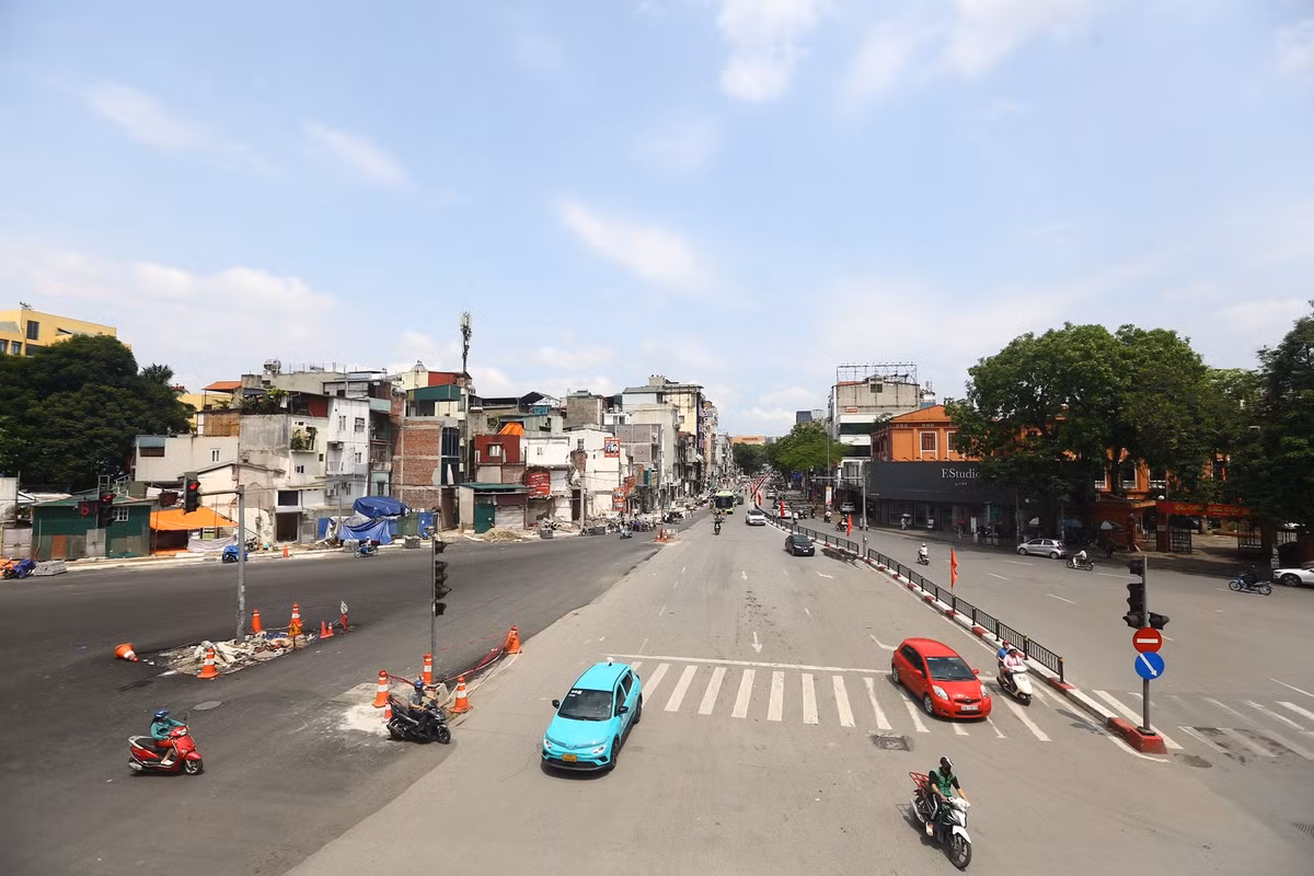 Dự án có tổng mức đầu tư trên 535 tỉ đồng. Trong đó hơn 470 tỉ đồng cho công tác giải phóng mặt bằng với quy mô diện tích khoảng 0,98 ha, Dự án từ cổng Học viện Ngân Hàng qua góc ngã tư, tiếp đến tuyến phố Tây Sơn và kết thúc tại cổng trường Đại học Công đoàn.