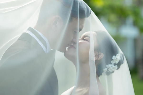 Sau 6 năm hẹn hò, cặp đôi quyết định đi đến cái kết hạnh phúc. Hôn lễ của Đặng Văn Lâm - Yến Xuân tuy không phô trương, số lượng khách mời hạn chế nhưng đám cưới vẫn rất trọn vẹn, ấm áp.