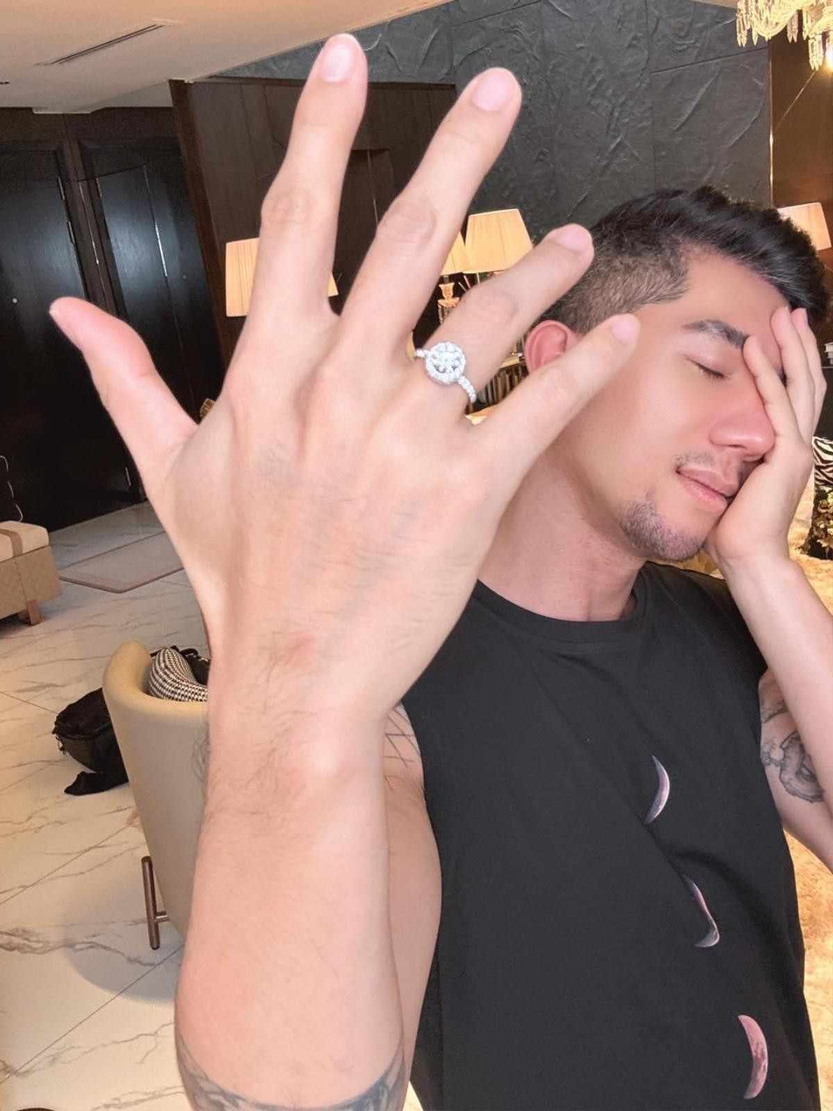 Ban trai duoc Ngan 98 tang nhan kim cuong khung