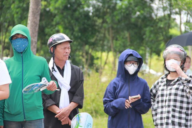 Xuc dong cha deo khan tang cho con di thi tot nghiep THPT-Hinh-2