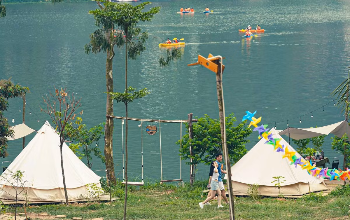 Cam trai, cheo sup ngam hoang hon ho Dong Do-Hinh-4