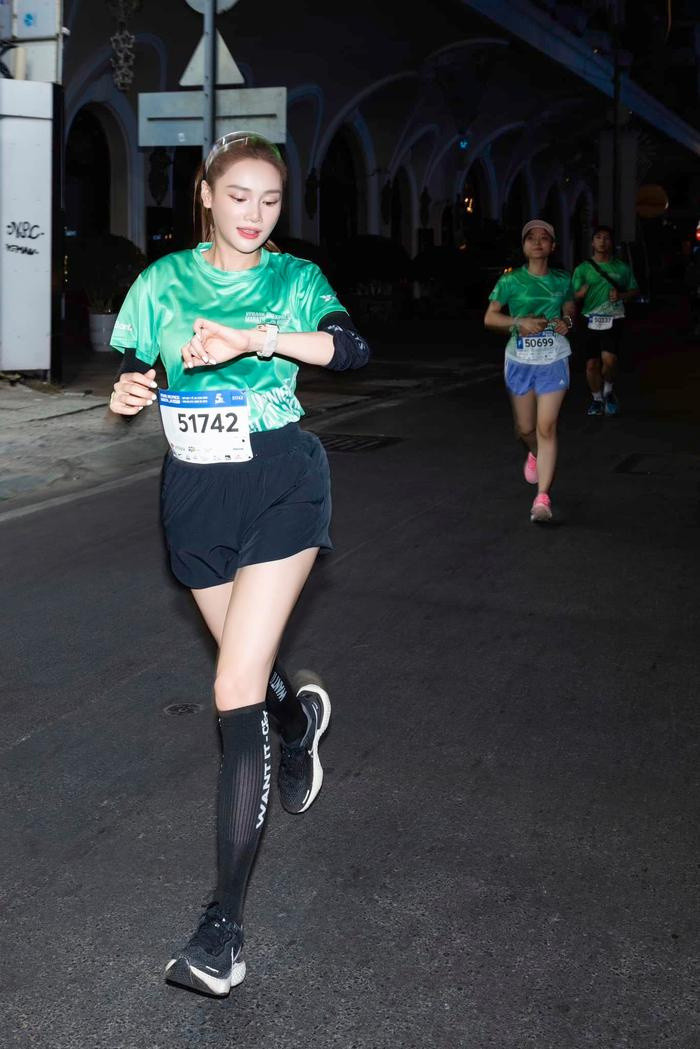 Nha Phuong gay thot tim voi cach tap Yoga de gap nguy hiem-Hinh-5