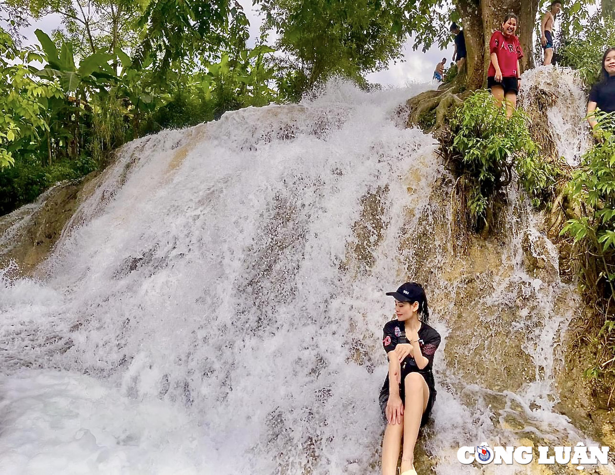 Thác Trăng là một điểm đến còn mới mẻ và rất hoang sơ. Bằng vẻ đẹp tự nhiên cùng sự hiếu khách của người dân bản địa nơi đây, chắc hẳn sẽ là điểm đến không thể bỏ qua trên bản đồ du lịch Tây Bắc trong tương lai.