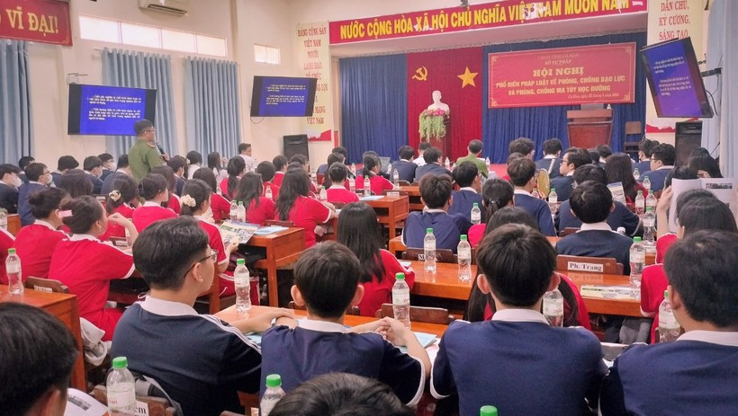 Noi khong voi bao luc va ma tuy trong hoc duong