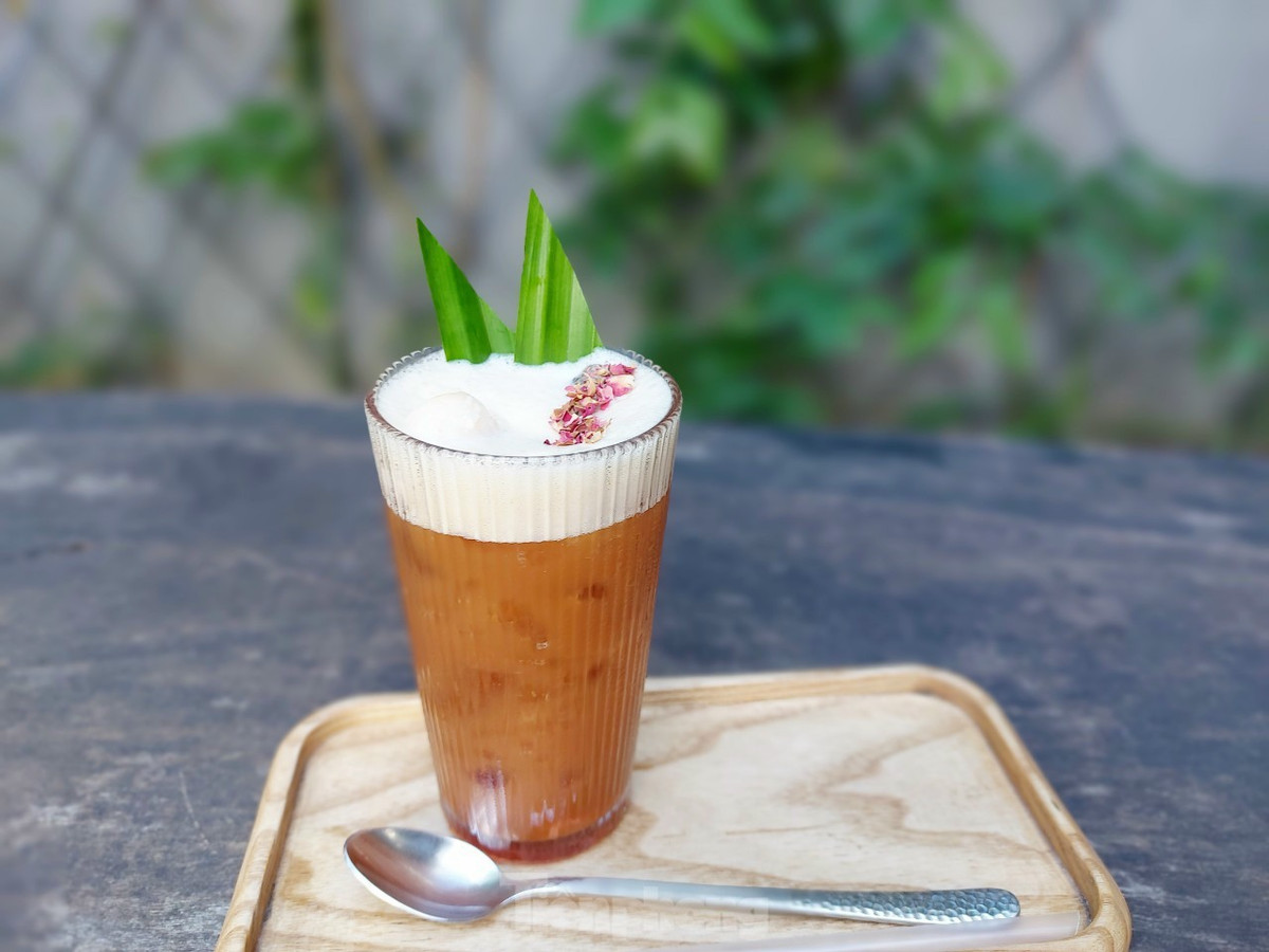 Giới trẻ phố núi khá ghiền các loại cà phê trái cây. Nhiều bạn trẻ yêu thích vị cà phê kết hợp sầu riêng, xoài, dừa...