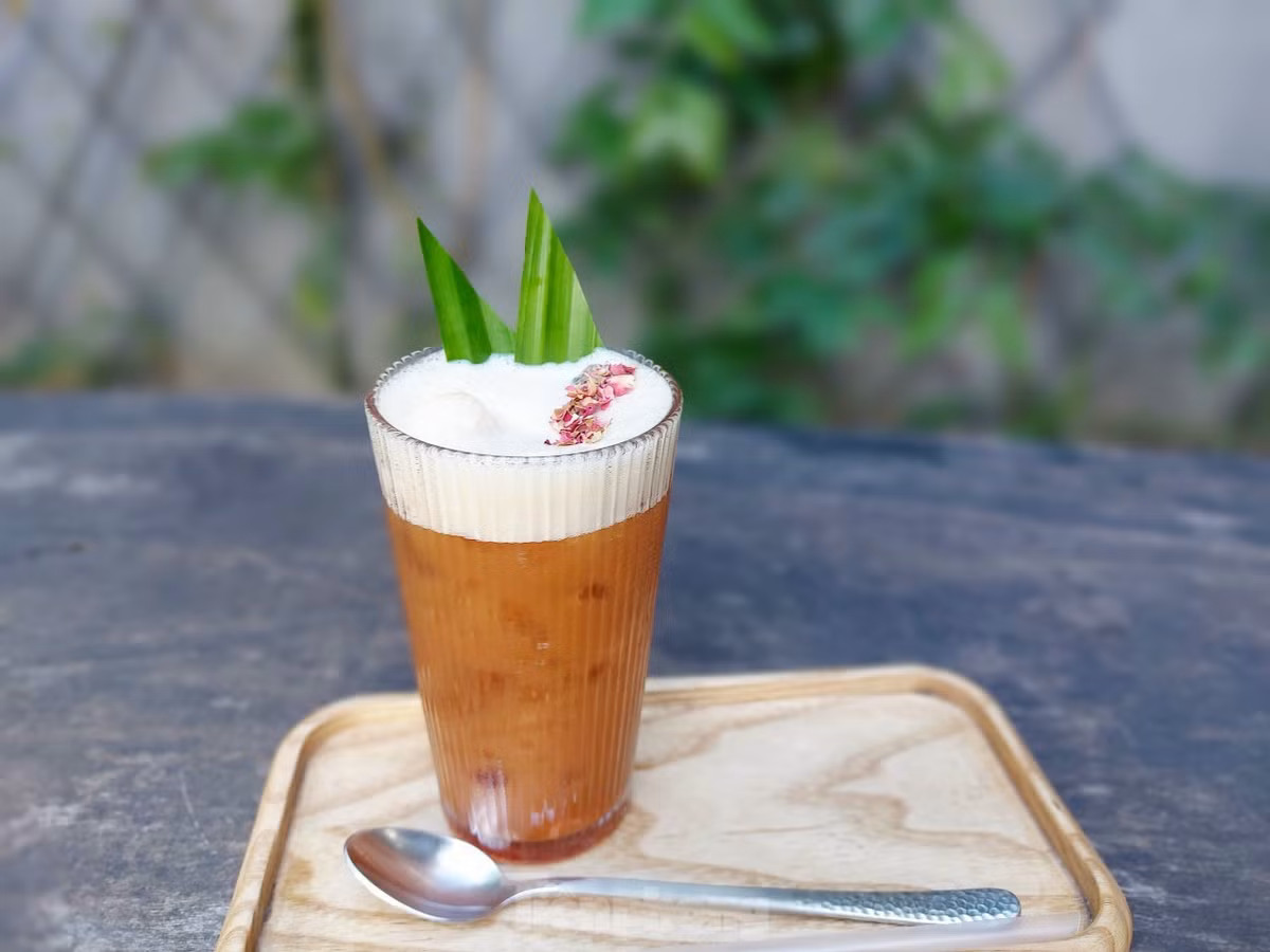 Giới trẻ phố núi khá ghiền các loại cà phê trái cây. Nhiều bạn trẻ yêu thích vị cà phê kết hợp sầu riêng, xoài, dừa...