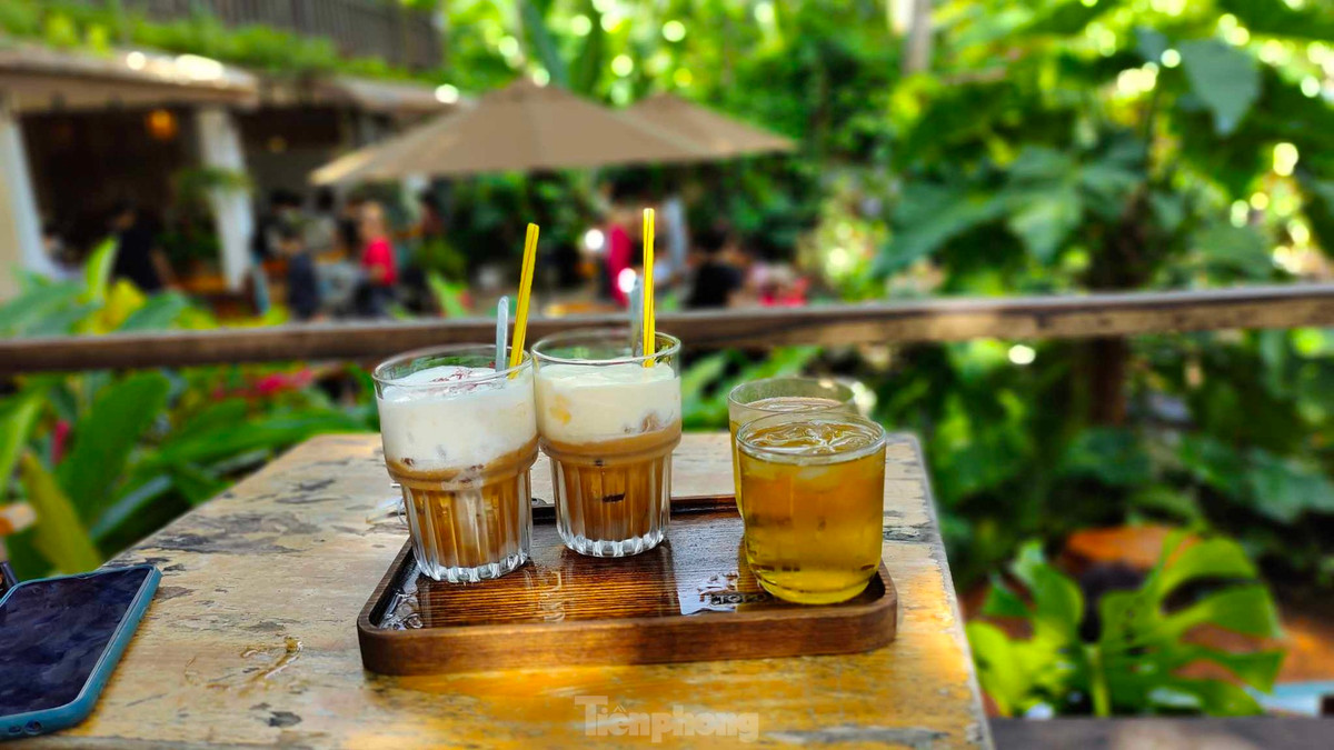 Bên cạnh những ly cà phê đen pha phin truyền thống, giới trẻ ở TP Buôn Ma Thuột hứng thú những “làn sóng” cà phê mới.