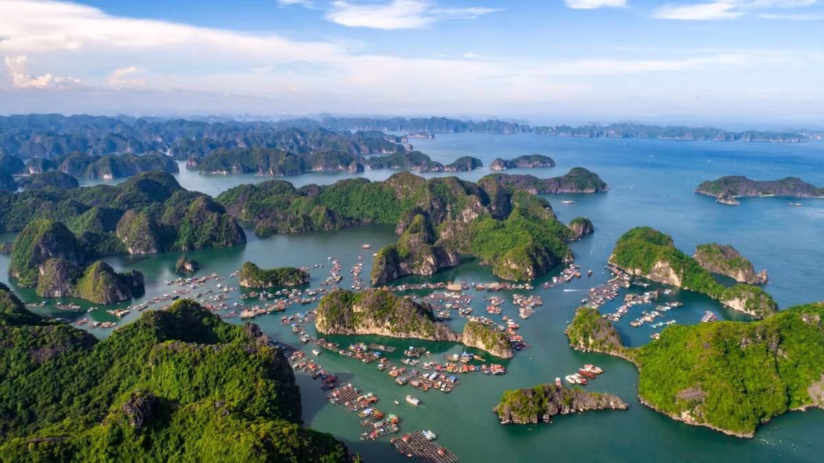 Cat Ba huong toi “diem den 4 mua”