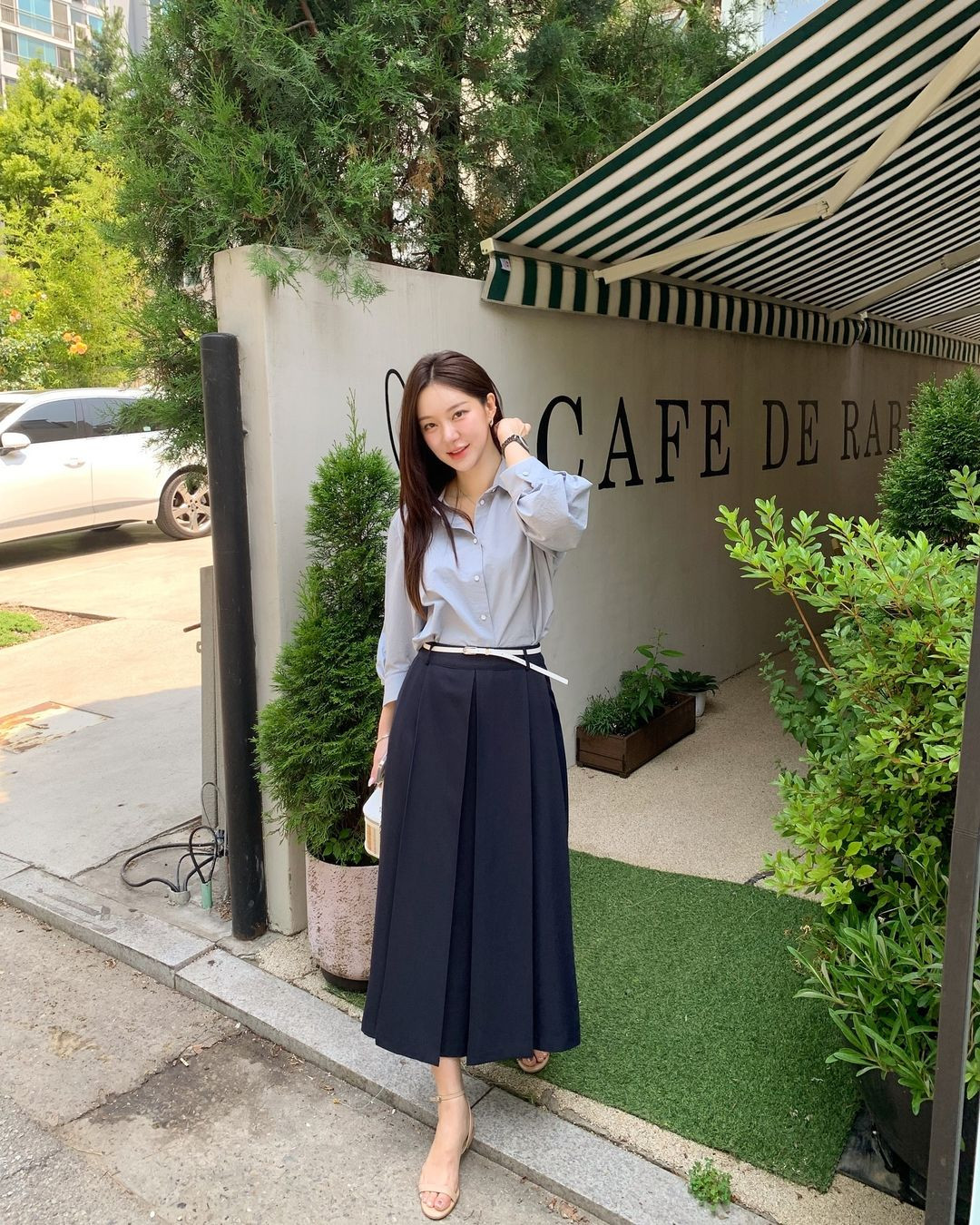 Nữ blogger mê diện áo sơ mi mặc đẹp cả năm - Hình 3 Nu blogger me dien ao so mi mac dep ca nam-Hinh-3