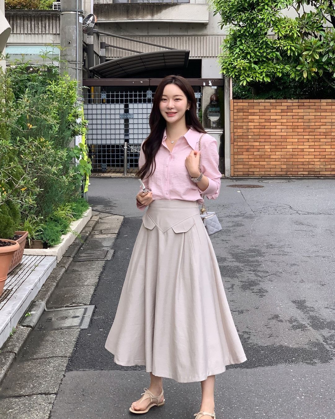 Nữ blogger mê diện áo sơ mi mặc đẹp cả năm - Hình 4 Nu blogger me dien ao so mi mac dep ca nam-Hinh-4
