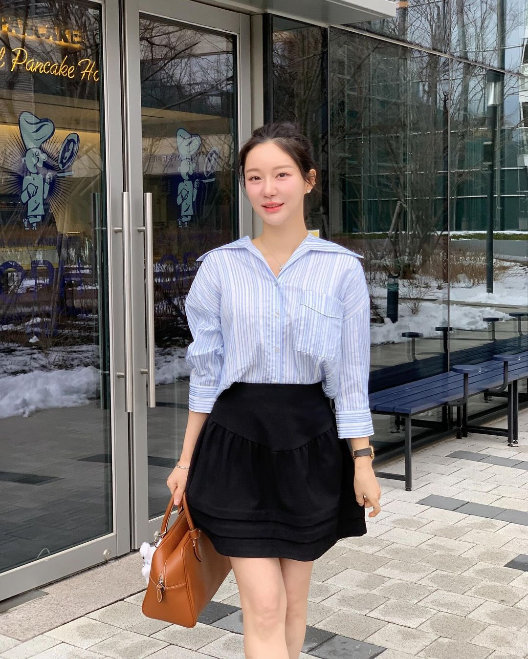 Nữ blogger mê diện áo sơ mi mặc đẹp cả năm - Hình 5 Nu blogger me dien ao so mi mac dep ca nam-Hinh-5