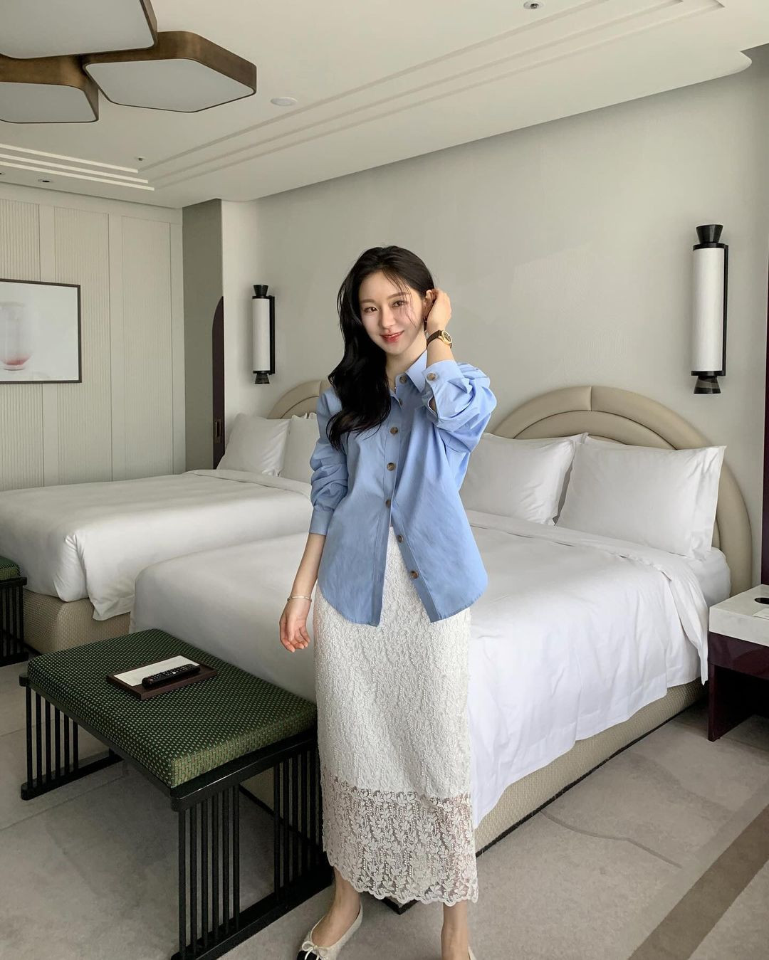 Nữ blogger mê diện áo sơ mi mặc đẹp cả năm - Hình 14 Nu blogger me dien ao so mi mac dep ca nam-Hinh-14