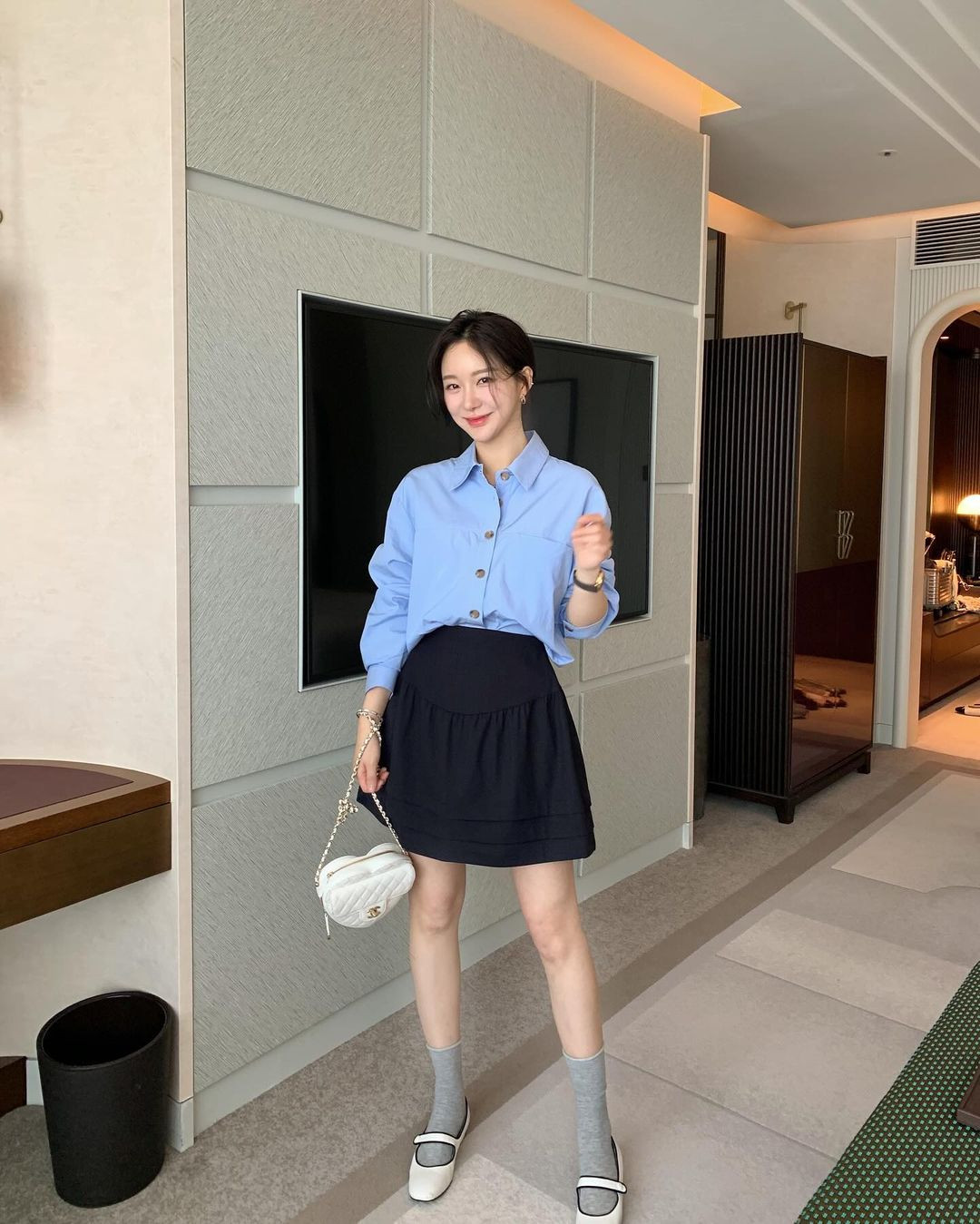 Nữ blogger mê diện áo sơ mi mặc đẹp cả năm - Hình 6 Nu blogger me dien ao so mi mac dep ca nam-Hinh-6