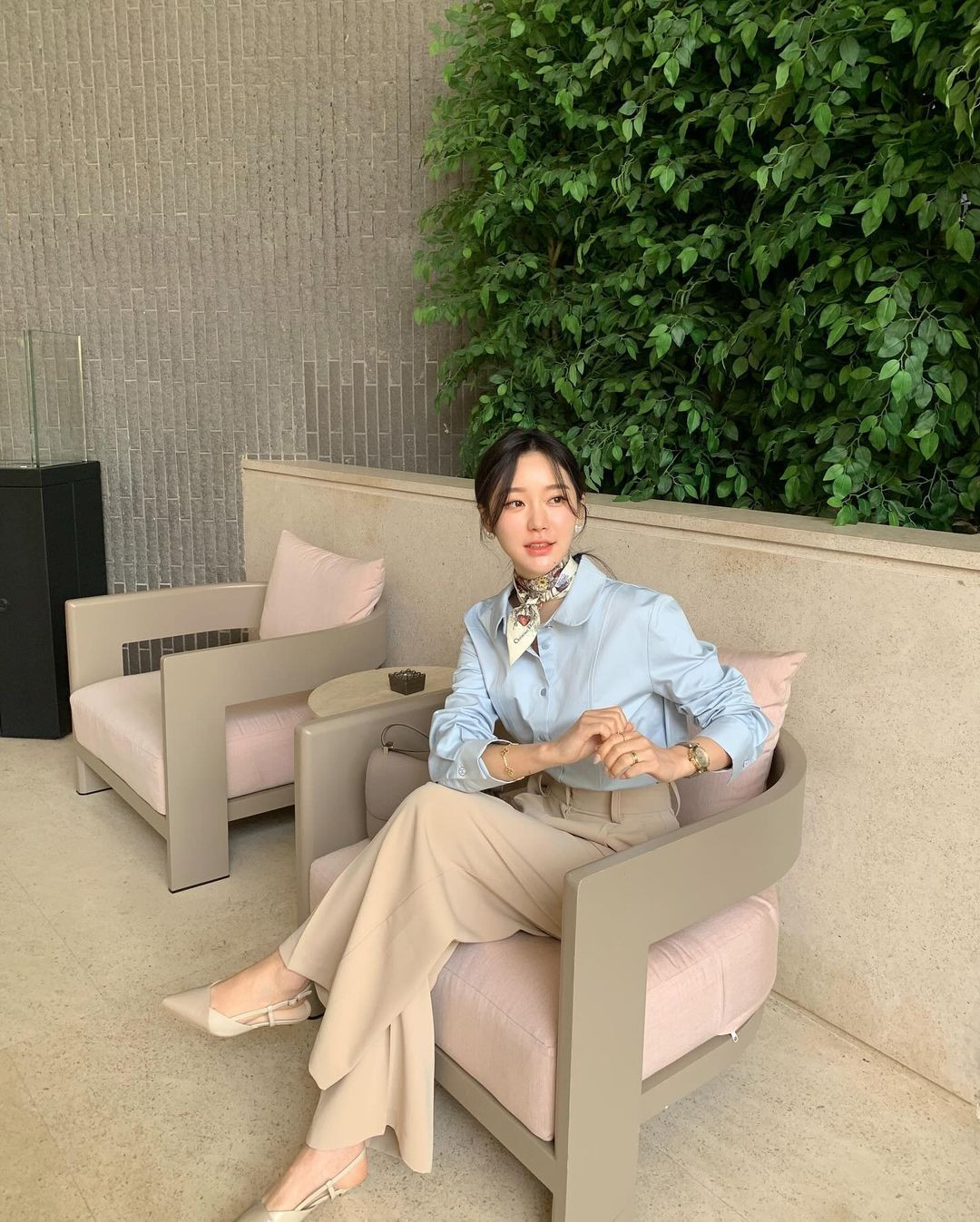 Nữ blogger mê diện áo sơ mi mặc đẹp cả năm Nu blogger me dien ao so mi mac dep ca nam