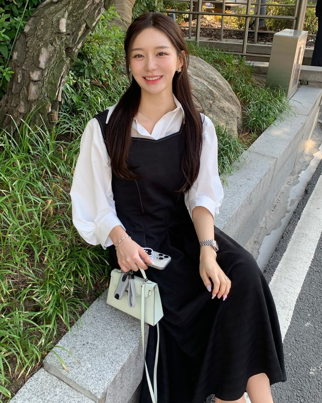 Nữ blogger mê diện áo sơ mi mặc đẹp cả năm - Hình 9 Nu blogger me dien ao so mi mac dep ca nam-Hinh-9