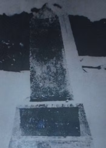 Bia chủ quyền biển đảo Hoàng Sa năm 1930.