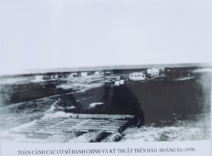 Toàn cảnh các cơ sở hành chính và kỹ thuật trên đảo Hoàng Sa năm 1938.