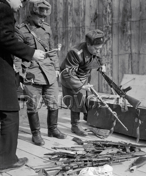 Những vũ khí thu giữ của Trung Quốc sau khi Liên Xô tái chiếm Damanski.