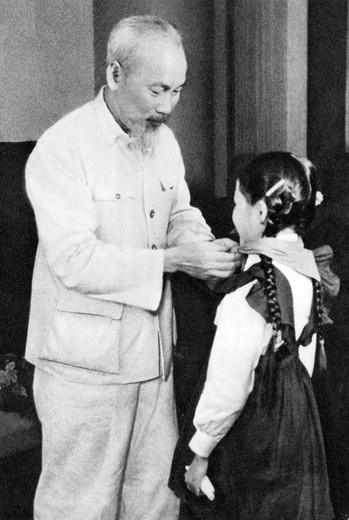 Xuc dong hinh anh gian di va cao quy cua Bac Ho-Hinh-19