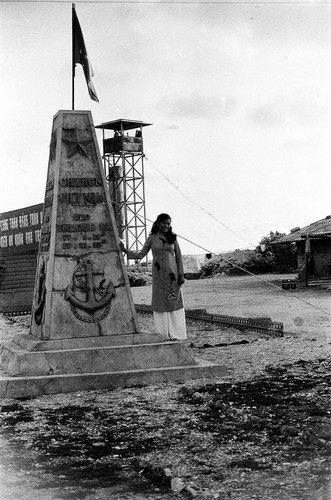  Không muốn xa cách khỏi Trường Sa, cô nói rằng mình không thể chuyển ngành, và cuộc hôn nhân dần dần đi đến hồi kết. Từ đó Anh Đào nuôi con một mình. Sau này, cô đã quay trở lại Trường Sa vào năm 2002 và 2004.