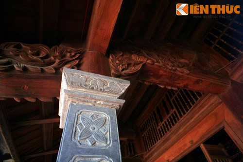 Các chi tiết kiến trúc được chạm khắc rất công phu.