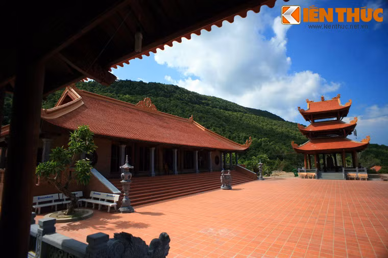 Khánh thành năm 2012, đây là ngôi chùa mới xây dựng có quy mô lớn nhất của các tỉnh miền Tây Nam Bộ.