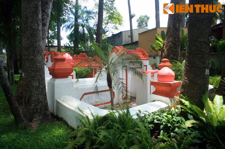 Cuối năm 2013, khi một trang tin du lịch có tiếng của Anh liệt công viên Tao Đàn vào một trong những địa điểm ma ám ghê rợn nhất thế giới, sự quan tâm đến ngôi mộ cổ này đã được dấy lên.