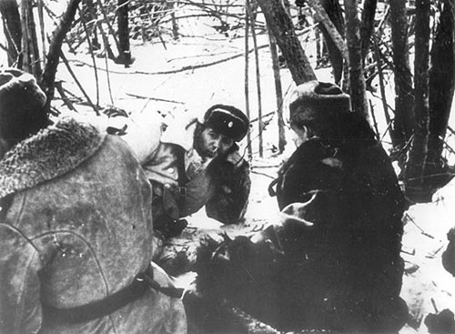 Ngày 15/3/1969, sau cái chết của đại tá D.V. Leonov, các chiến sĩ ở đồn Nizhne-Mikhailovka dưới quyền chỉ huy của Trung tá A.D. Konstantinov chuẩn bị thực hiện cuộc phản kích vào Damanski.