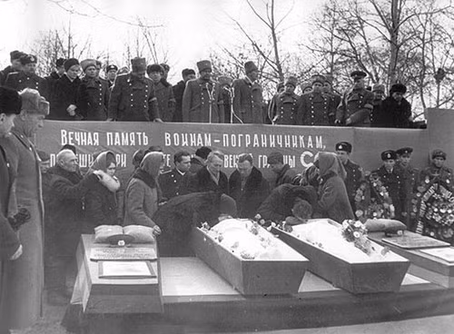 Cả hai chiến sĩ đã hi sinh trong cuộc đối đầu với quân Trung Quốc ngày 2/3/1969.