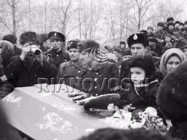 Có những em bé chưa đủ khả năng hiểu nổi điều gì đã xảy ra.