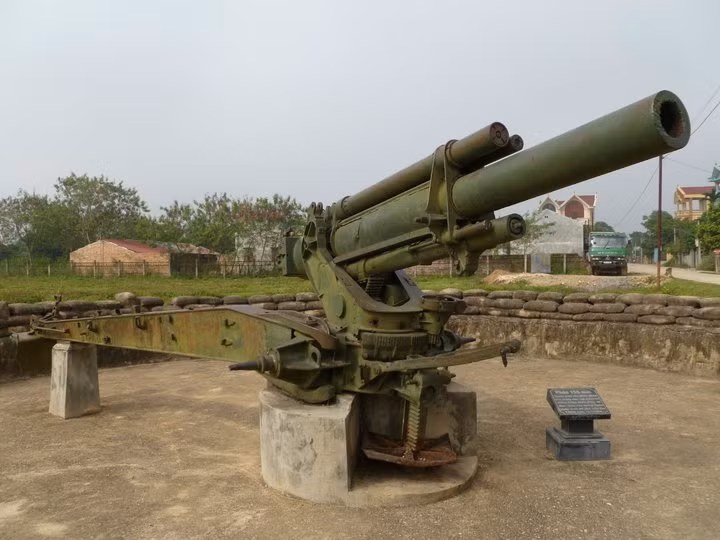 Pháo cỡ nòng 155mm quân Pháp dùng để phòng thủ trong trận Điện Biên Phủ. Ảnh: Deano Photo World.