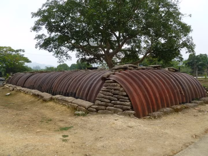 Hầm chỉ huy của tướng de Castries. Ảnh: Deano Photo World.