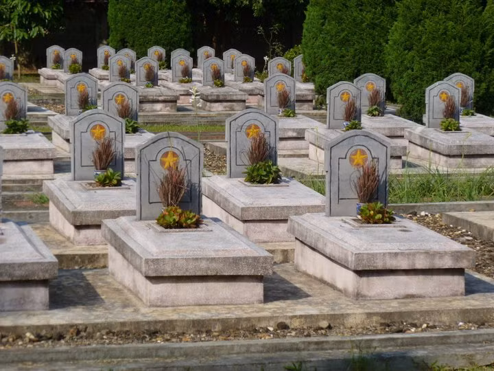 Nghĩa trang của các chiến sĩ Việt Minh đã hi sinh trong chiến dịch Điện Biên Phủ. Ảnh: Deano Photo World.