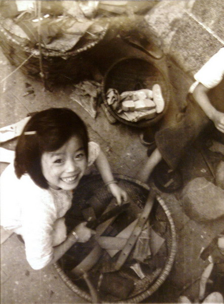 Nụ cười bé gái Hà Nội.