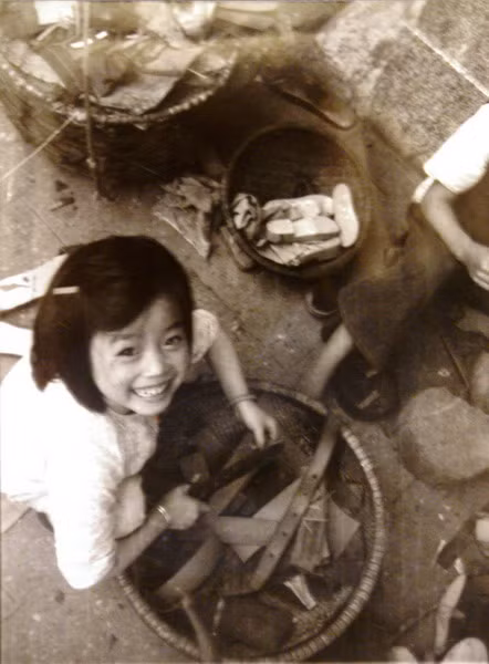 Nụ cười bé gái Hà Nội.