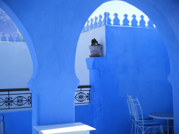 Không gian mộng mơ cùng khí hậu vùng núi trong lành khiến thành phố này trở thành một điểm du lịch hấp dẫn đối với du khách quốc tế.