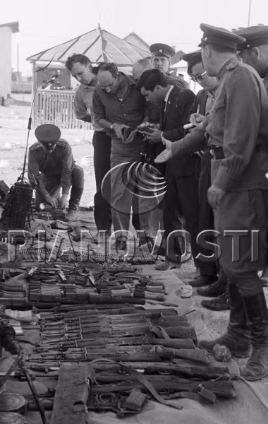 Các loại súng, đạn, thiết bị quân sự của Trung Quốc bị Liên Xô thu giữ.