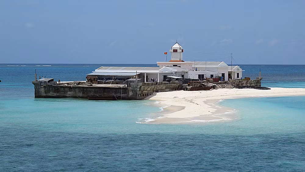 Đèn biển Đá Tây được xây dựng vào năm 1994.