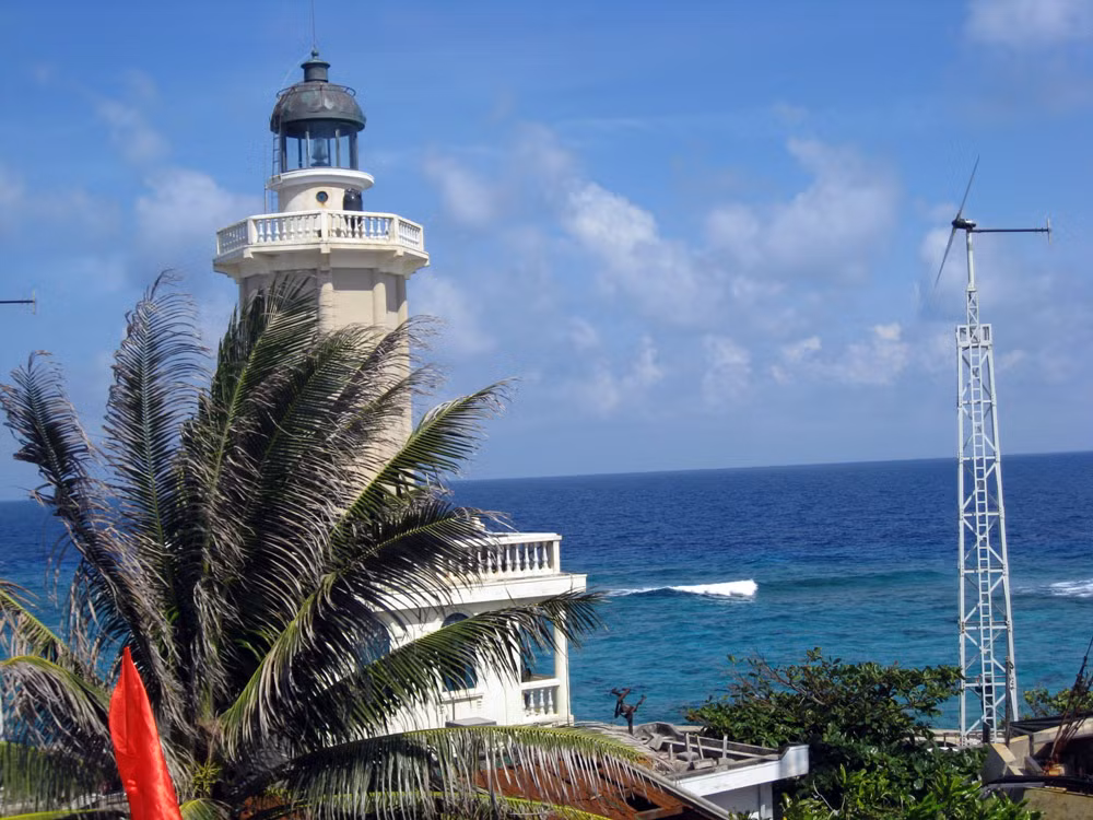 Chiều cao của tháp đèn là 24,9m.