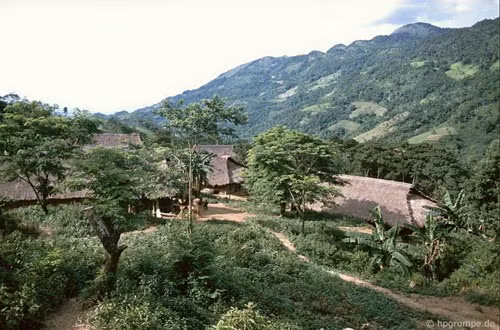 Bản làng của người dân tộc H'Mông.