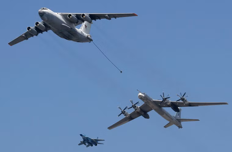 Kham pha may bay tiep dau Nga ha canh xuong Cam Ranh