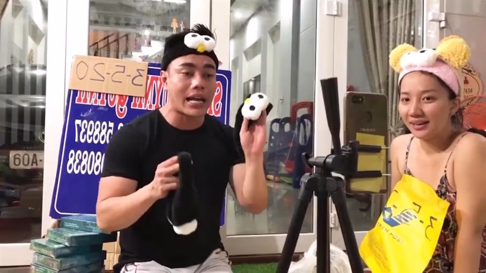 Lê Dương Bảo Lâm: 'Livestream nhiều, đền nhiều hợp đồng' Le Duong Bao Lam: 'Livestream nhieu, den nhieu hop dong'